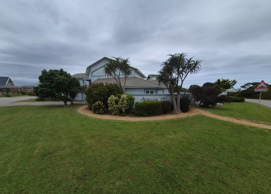 3 Bedroom Property for Sale in Boggomsbaai Western Cape
